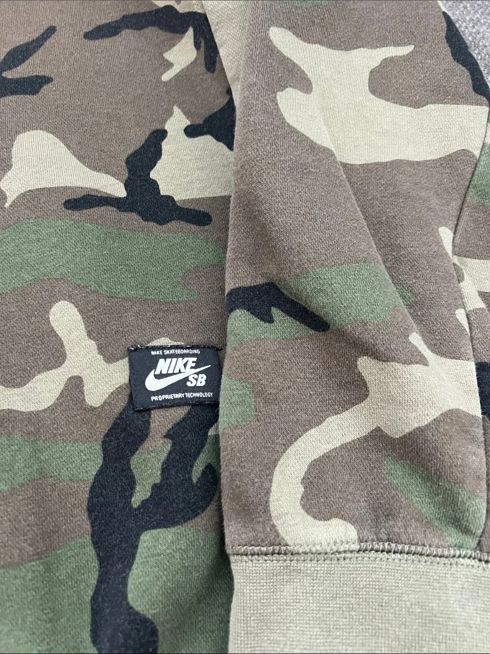 Nike Men's Green Camo Crewneck Sweatshirt